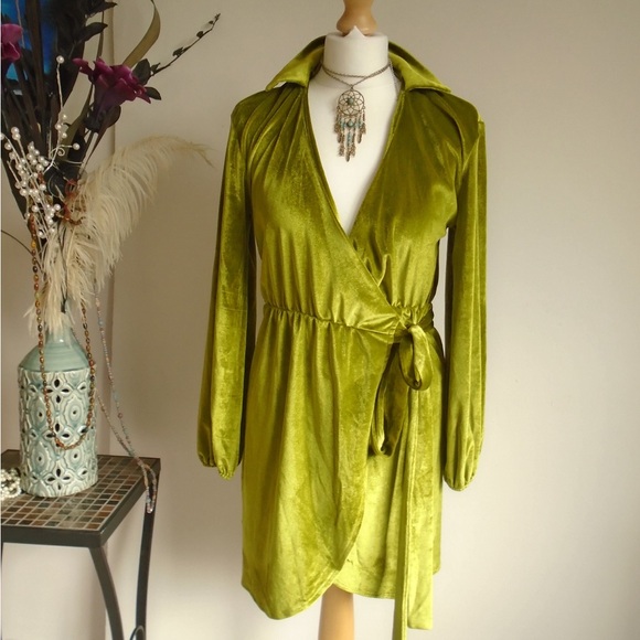 Gorgeous shimmering green velvet wrap dress or jacket small - Picture 6 of 9
